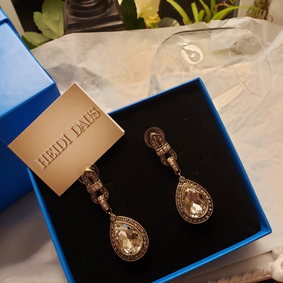 🛍Heidi Daus  Stunning Earrings - Picture 12 of 13